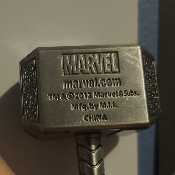 Official Marvel Thor Mjolnir Keychain - Picture 4 of 5